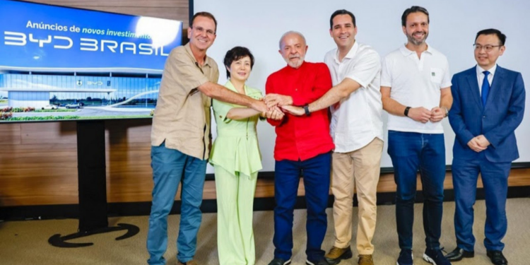 A BYD inaugura no Rio de Janeiro seu primeiro Centro de Testes e Avaliação Automotiva no Brasil, com investimento de R$ 300 milhões. O projeto inclui P&D e infraestrutura para testes em condições reais.