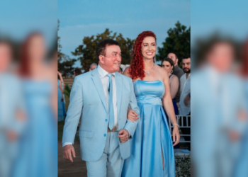 Lorena Batista, filha do cantor Amado Batista, faleceu aos 46 anos após lutar contra câncer no fígado com metástase. O cantor expressou sua dor nas redes sociais e cancelou shows previstos neste fim de semana.