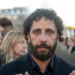 Motaz Malhees, ator do filme palestino indicado ao Oscar, não poderá comparecer à cerimônia devido a restrições de entrada nos EUA para cidadãos palestinos. O longa retrata a morte da menina Hind Rajab em Gaza.
