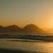 O clima no Rio de Janeiro alterna entre sol e instabilidade nesta semana, com temperaturas acima de 30º C no início e pancadas de chuva previstas para quinta e sexta-feira.