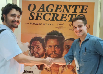 No Estação Net Rio, fãs disputam concurso de sósias de Wagner Moura enquanto acompanham a transmissão do Oscar, celebrando O Agente Secreto e o cinema brasileiro.