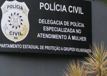Polícia do AM busca suspeito de crime contra adolescente com TEA e divulga imagem.