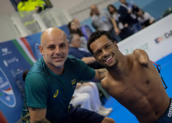 Seleção brasileira de natação paralímpica encerra etapa em Lignano Sabbiadoro com dez medalhas, com destaque para Gabrielzinho, que conquistou cinco pódios individuais.