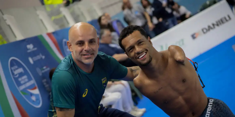 Seleção brasileira de natação paralímpica encerra etapa em Lignano Sabbiadoro com dez medalhas, com destaque para Gabrielzinho, que conquistou cinco pódios individuais.