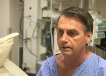 Jair Bolsonaro apresenta melhora clínica e laboratorial após tratamento contra broncopneumonia, segundo boletim do Hospital DF Star. Ex-presidente segue internado na UTI sem previsão de alta.