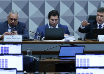 Mais um habeas corpus suspendeu temporariamente a CPI Mista do INSS, desta vez envolvendo Aristides Veras dos Santos, presidente da Contag. O presidente da comissão, senador Carlos Viana, critica o impacto nas investigações.