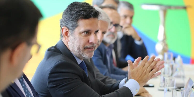 Mudança ocorre após saída de Camilo Santana para campanha eleitoral.