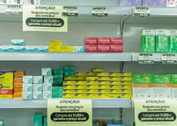 Nova lei permite farmácias dentro de supermercados no Brasil, com exigências sanitárias, presença de farmacêutico e regras para venda de medicamentos controlados.
