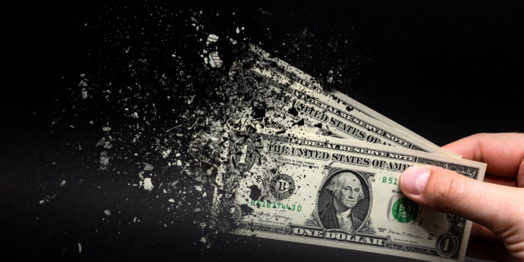 A dívida pública dos Estados Unidos atingiu US$ 39 trilhões, segundo dados do Tesouro. Gastos militares, estímulos econômicos e juros elevados pressionam finanças do país, com impacto no déficit fiscal e credores internacionais.