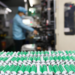 Pesquisadores na China criam técnica inovadora para reciclar baterias de íon-lítio, obtendo lítio com 95% de eficiência a partir de CO₂ e água. Resíduos sólidos geram catalisadores e o processo é mais sustentável que métodos tradicionais.