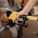 Entidades do setor de combustíveis alertam que volatilidade internacional e estrutura de preços doméstica podem comprometer oferta de diesel e gasolina no Brasil, apesar de subsídios e medidas do governo.