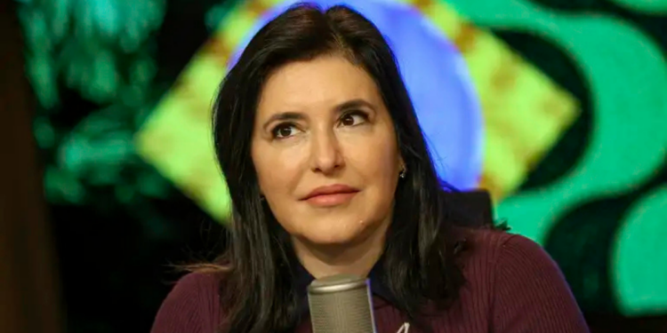 Simone Tebet anuncia filiação ao PSB e candidatura ao Senado por São Paulo, deixando o MDB após aliança da sigla com Tarcísio de Freitas. A ministra integrará a chapa de Fernando Haddad nas eleições 2026.