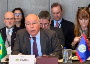 Mauro Vieira defende maior integração entre países da América Latina e Caribe durante reunião da CELAC em Bogotá, destacando desafios como migração, clima e crime transnacional.