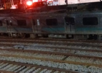 Um trem da SuperVia pegou fogo na Zona Norte do Rio de Janeiro, próximo à estação Quintino, devido a falha no pantógrafo. Não houve feridos e circulação de trens seguiu normalmente.