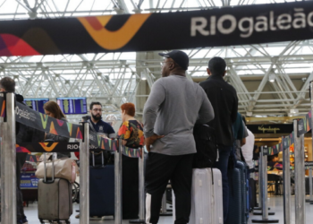 O leilão do Aeroporto Internacional do Galeão, no Rio de Janeiro, será realizado nesta segunda-feira (30) na B3, com valor mínimo de R$ 932,8 milhões, transferindo a operação integral para a iniciativa privada.