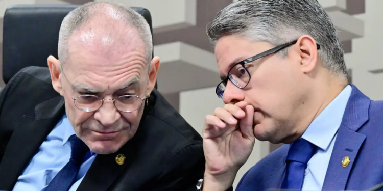 Senador Fabiano Contarato critica liminar do STF que restringe acesso da CPI do Crime Organizado a dados financeiros do Coaf, apontando risco à autonomia investigativa.