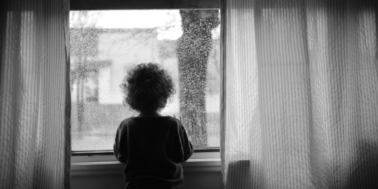 Violência contra menores: Minas registra milhares de casos em um ano