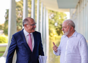 Ministros deixam cargos para disputar eleições.