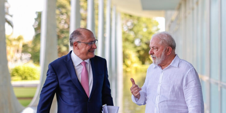 Ministros deixam cargos para disputar eleições.