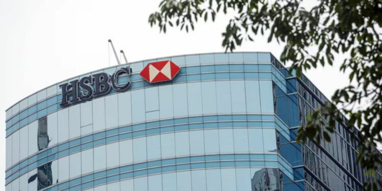 HSBC nomeia primeiro diretor de IA e avalia cortes de empregos com foco em eficiência.