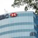 HSBC nomeia primeiro diretor de IA e avalia cortes de empregos com foco em eficiência.