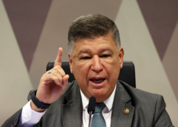 Carlos Viana (Podemos-MG) defendeu o afastamento do ministro Alexandre de Moraes até conclusão da investigação sobre sua suposta relação com Daniel Vorcaro, citando mensagens divulgadas por Malu Gaspar.