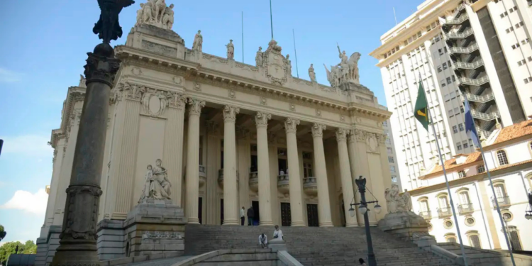 Mudanças na Alerj levam à nova eleição para presidente da Casa.