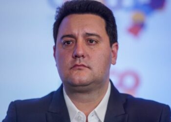 Ratinho Júnior decide permanecer no cargo e deixa disputa ao Planalto.