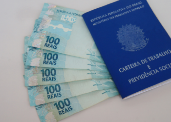 O MTE estende até 6 de abril o prazo para que empresas divulguem Relatório de Transparência Salarial, detalhando critérios de remuneração entre homens e mulheres e reforçando a igualdade de gênero.