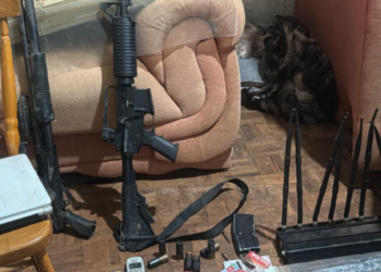 A Operação Força Integrada mobiliza forças federais e estaduais para combater facções, tráfico de drogas e lavagem de dinheiro em 15 estados, com bloqueio de bens e prisões preventivas.
