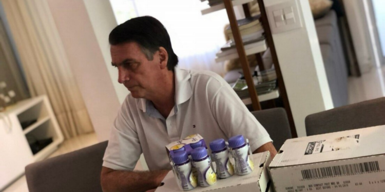 Após tratamento por pneumonia bacteriana bilateral, ex-presidente Jair Bolsonaro deixa hospital em Brasília e cumpre 90 dias de prisão domiciliar conforme decisão do STF.