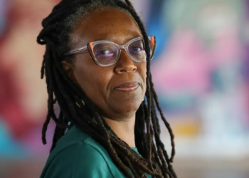 O Fundo Baobá criou o programa Black STEM, voltado para estudantes negros matriculados em universidades internacionais nas áreas de STEM. O projeto oferece bolsas, mentorias e suporte completo para ampliar oportunidades acadêmicas e profissionais.