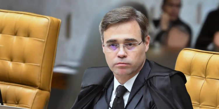 Ministro André Mendonça autoriza prorrogação de inquérito sobre fraudes no Banco Master. Polícia Federal terá mais 60 dias para investigar prejuízos de até R$ 17 bilhões.