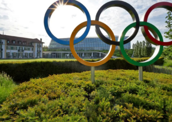 O Comitê Olímpico Internacional (COI) anunciou que apenas mulheres cisgênero poderão competir em categorias femininas nos Jogos Olímpicos, medida que entra em vigor nos Jogos de Los Angeles 2028.