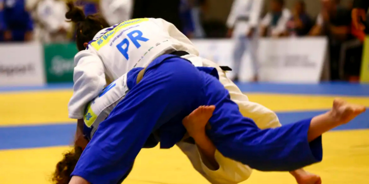 Ministério do Esporte divulga lista dos 10.385 atletas contemplados pelo Bolsa Atleta 2026. Valores variam conforme categoria, e prazo para recursos vai até 10 dias após publicação.