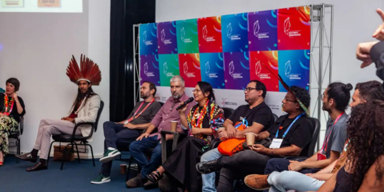 Lideranças indígenas se encontram em Niterói no “Encontro com Arariboia”, com debates, arte e encenação histórica, reforçando a herança ancestral do município.