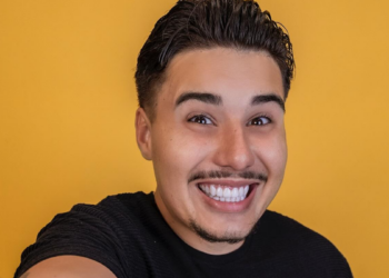 Pedro Espíndola, ex-participante do Big Brother Brasil 26, se envolveu em altercação em barbearia de Curitiba. Polícia interveio e ele será acompanhado por equipe médica.