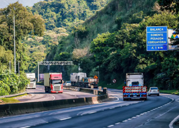 Entrou em vigor no Brasil a obrigatoriedade do CIOT em fretes rodoviários. Medida busca transparência, pagamento do piso mínimo e fiscalização mais eficaz, com penalidades para descumprimento.