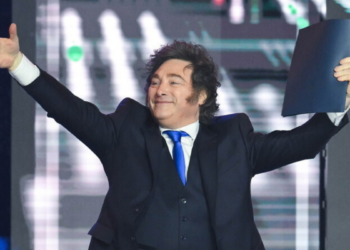 Milei diz que Argentina pode se tornar potência energética e atender demanda da Europa em meio à crise internacional.