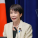 Conheça Sanae Takaichi, a primeira mulher a liderar o Japão e suas principais propostas para o país.
