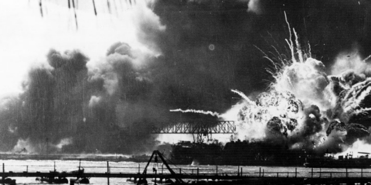 Descubra curiosidades e bastidores do ataque a Pearl Harbor com base em registros oficiais da Marinha dos EUA e fontes históricas.