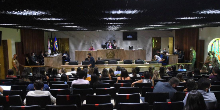 Defesa abandona julgamento de Henry Borel e Justiça dissolve júri no Rio