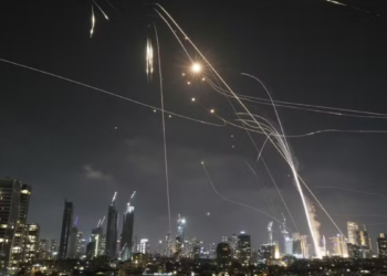 Irã lança mísseis contra Israel em retaliação a ataques