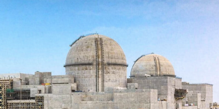Imprensa iraniana divulga lista de alvos energéticos estratégicos em meio à escalada no Oriente Médio. Entenda os riscos e impactos globais.
