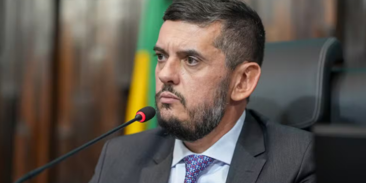 PF prende Rodrigo Bacellar após cassação pelo TSE. Investigação aponta vazamento de dados para o Comando Vermelho.