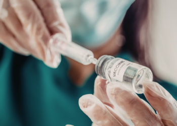 Rússia avança com vacina terapêutica contra câncer. Tratamento pode ser oferecido gratuitamente no futuro.