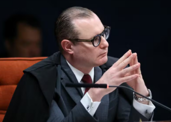 STF suspende eleição indireta no RJ e adia definição sobre sucessão. Caso será analisado presencialmente.