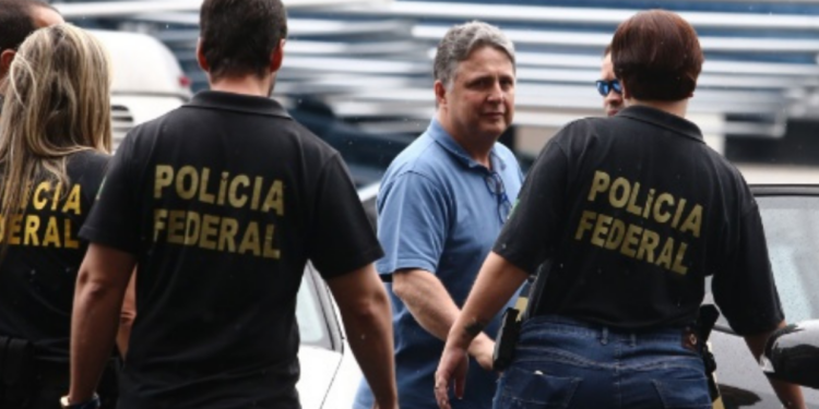 STF anula condenação de Anthony Garotinho após reconhecer uso de provas ilícitas na Operação Chequinho. Caso volta à Justiça Eleitoral para reavaliação.