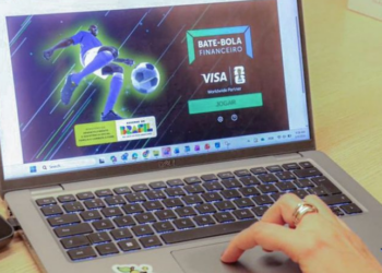 Jogo educativo transforma futebol em aula de educação financeira para beneficiários sociais