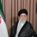 A morte de Ali Khamenei, líder supremo do Irã, aos 86 anos, durante ataques atribuídos aos EUA e a Israel, marca o fim de uma era e gera incertezas sobre a sucessão e o futuro político do país.